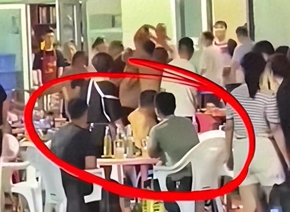 南宁一摊贩被殴打后晕倒处理结果,小伙吃路边摊昏迷不醒