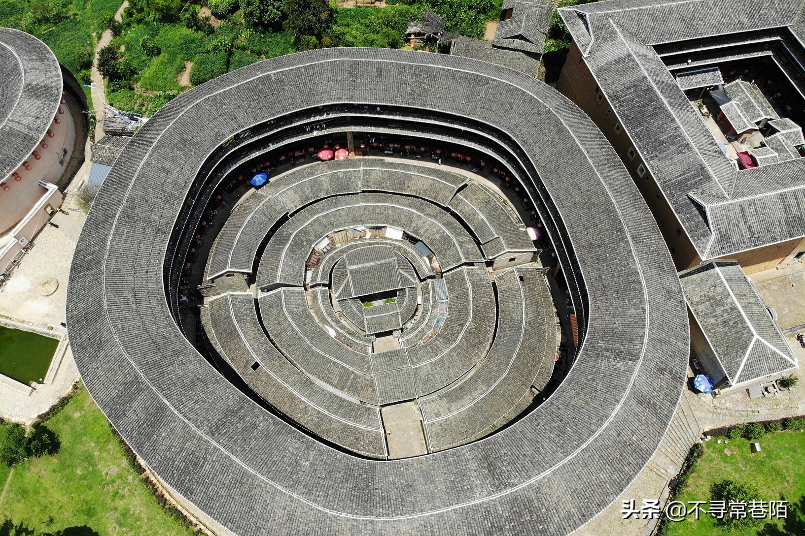 这里有许多历史悠久的古镇,从历史中走来的古镇