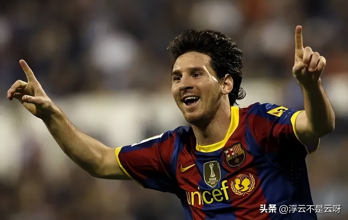 因个子矮被抛弃的足球巨星,出生贫寒17岁却成为足球界的传奇