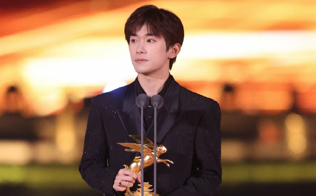 央视主持人组合同台,央视百位主持同台