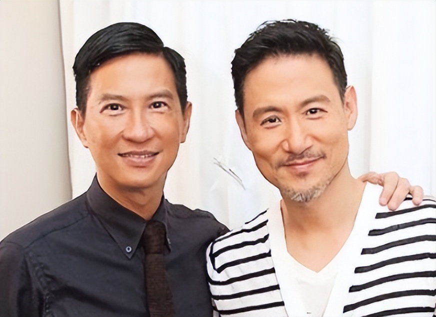 明明是双胞胎却被区别对待,明明是双胞胎却被区别对待的电影