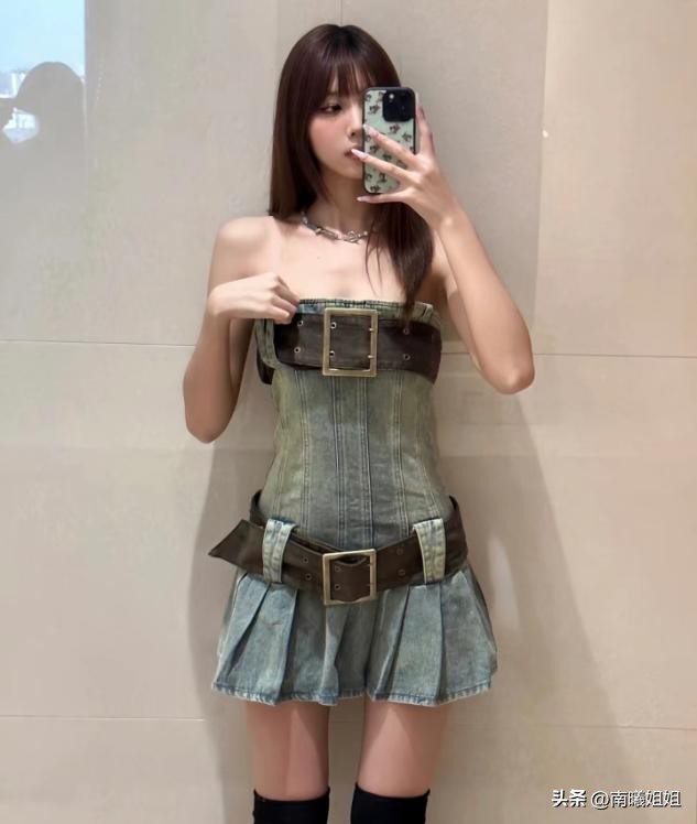 洋气网红爆款牛仔裙显瘦,抖音最火夏季牛仔裙时尚减龄