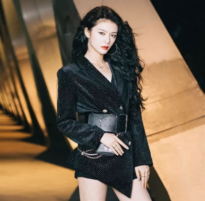 鏄庢槦灞卞绀兼湇鍞愬,鍞愬绌垮北瀵ㄧぜ鏈嶆児浜夎