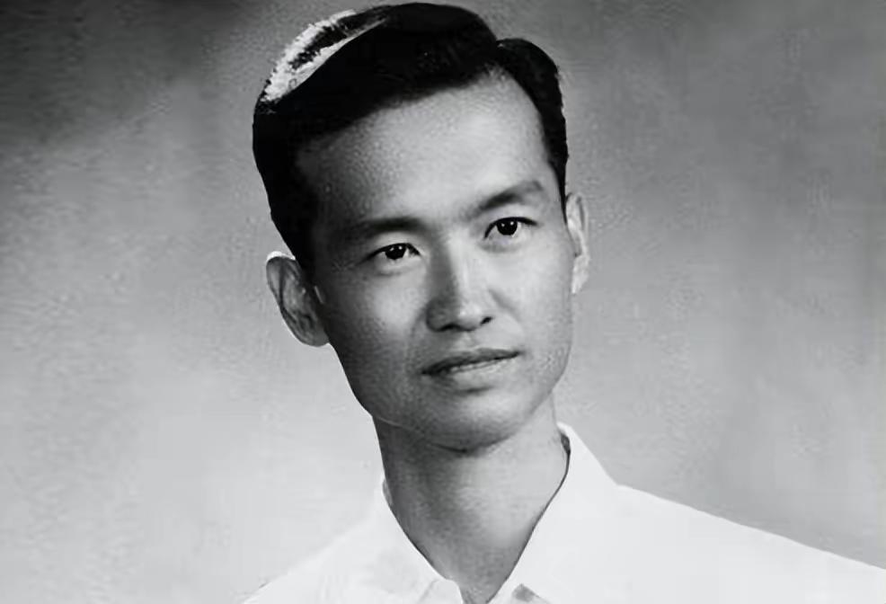 解放战争中，我军抓获一名自称代号902的俘虏，*云陈**得知亲自接见