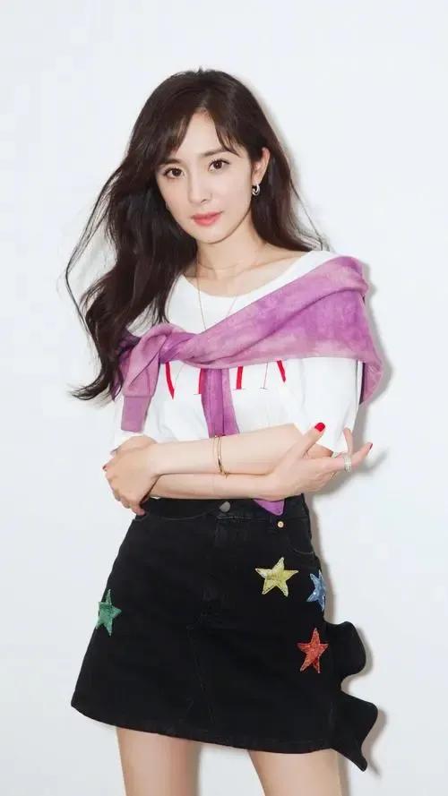 花钱如流水的五位女明星,杨幂慷慨且大方