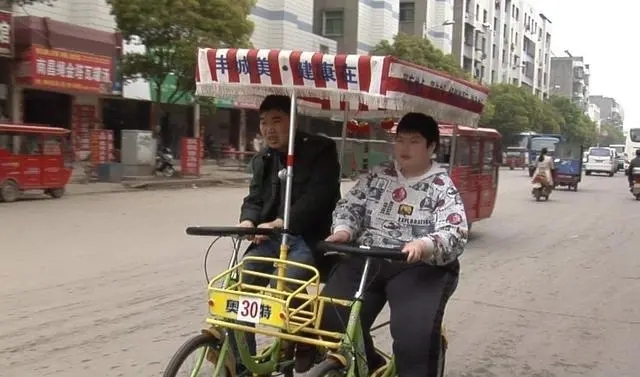 14岁300斤的小胖子,江西14岁少年体重300