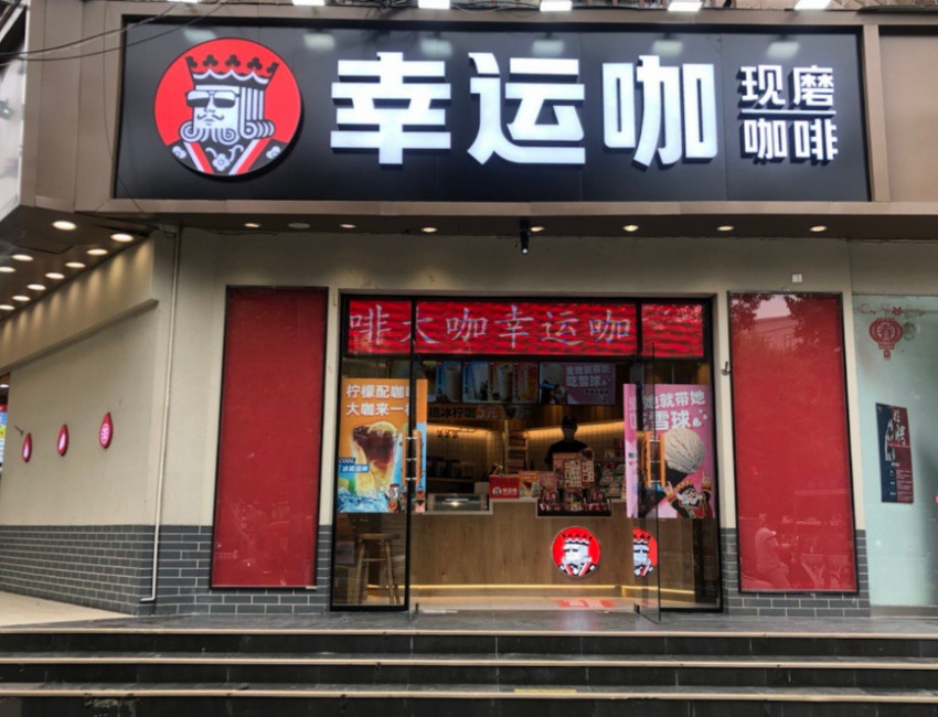 餐饮业遭疫情打击的案例,广西百色抗疫人员偷吃泡面被罚