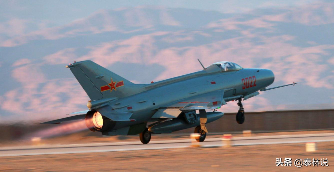 1964年，邹广如打光*弹子**后驾机向美军飞机撞去，歼-6却突然失控