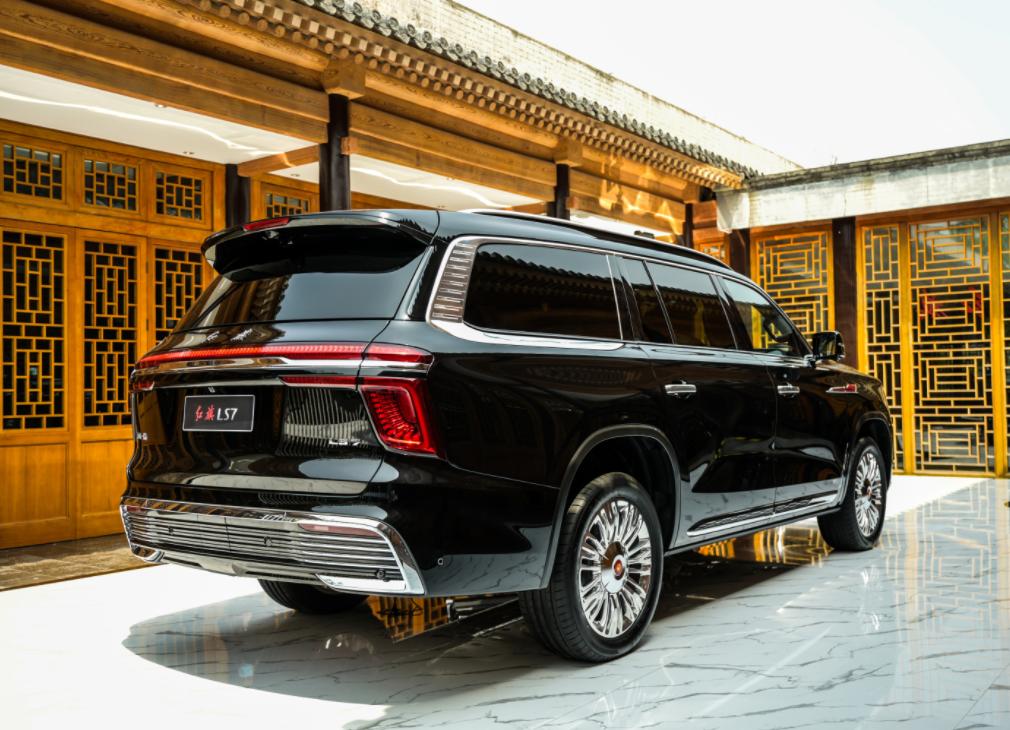 这是要上天的节奏：红旗LS7“内部品鉴”16.4升的油耗看看就好！