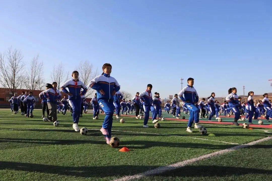 世界杯激战正酣之际,世界杯足球激战正酣