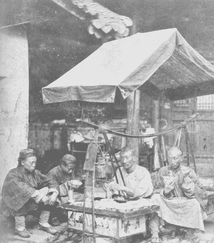 变态的纳粹德国,*光脱**犹太人女人衣服,集体*杀屠**!2