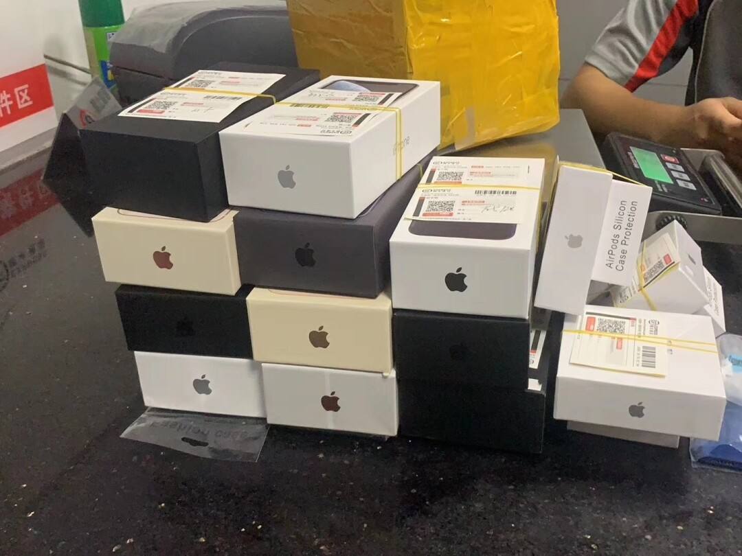 18年浙江快递小哥结识“亿万富豪”，帮送货险些倾家荡产，咋回事