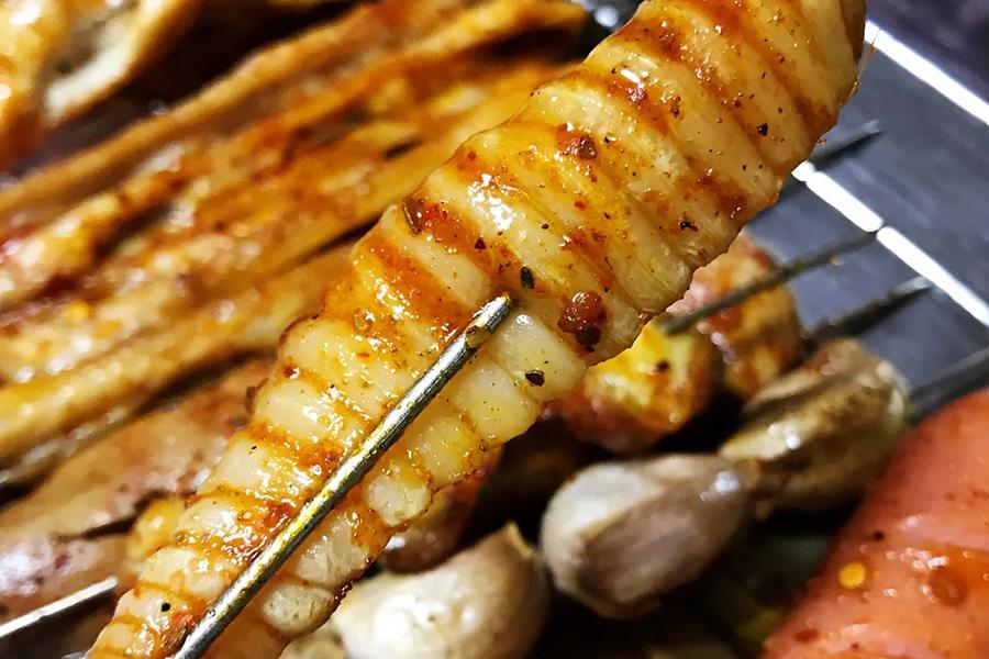 吃烧烤人生百味自己体会,烧烤带来的人间烟火气