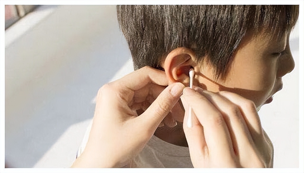 耳朵溃脓发痒可以掏耳朵吗,耳朵里面奇痒无比怎么回事