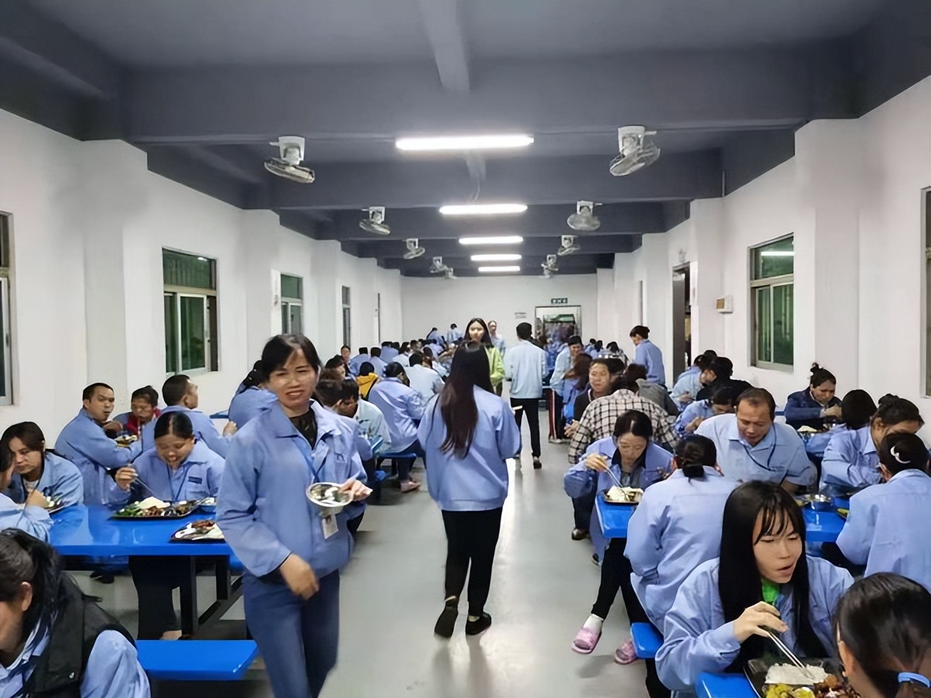 工厂故事:我,小学文凭进工厂,却爱上了生产车间男技术员