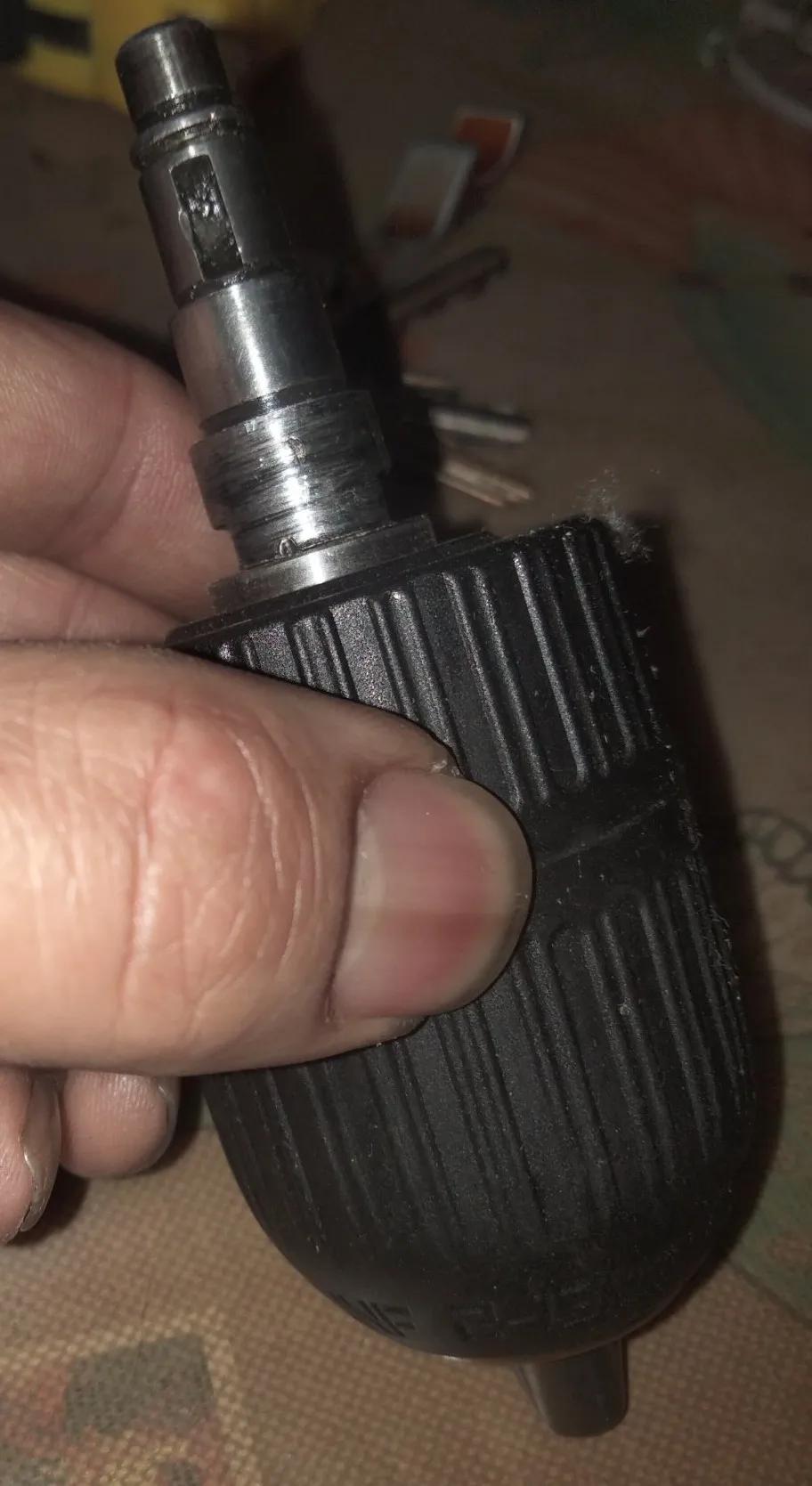 小型手电钻如何安装套筒,手电钻固定十字钻头