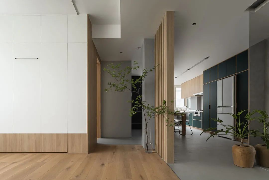 这对夫妻很有眼光，坚持在客厅加张床，实用性只增不减，晒晒