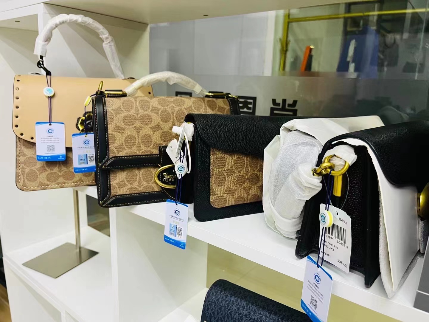 coach水桶爱心限量包新款搭配,coach包哪款最经典百搭