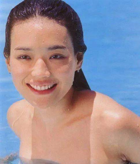 “三级片女神”舒淇：15岁“一脱成名”，40岁结婚，备孕五年