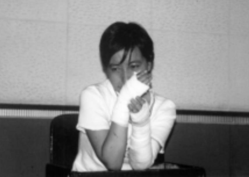 2000年，14岁花季少女被一瓶硝酸烧伤，事后亲婶母坦言：我有责任