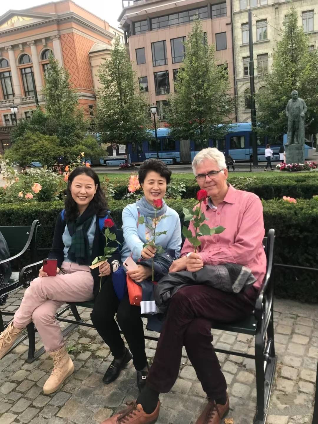 适合中老年人穿的半截裙,中老年人穿衣禁忌