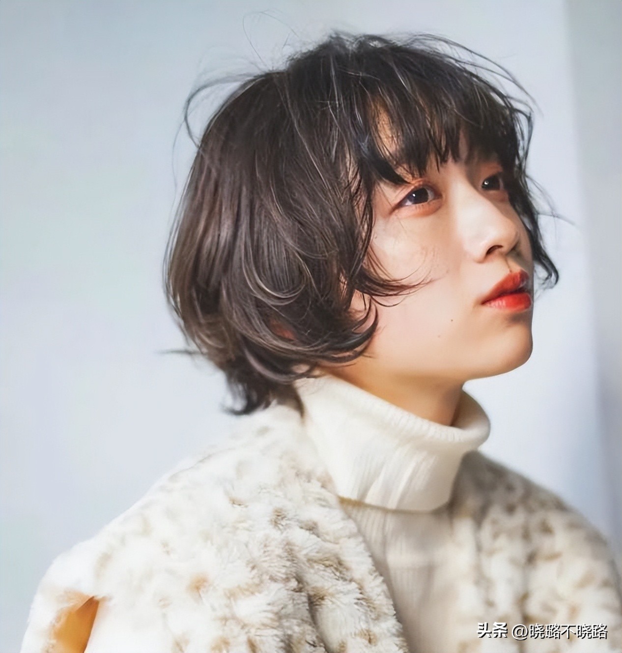 流行女款露耳烫发,2019流行发型中年女烫发