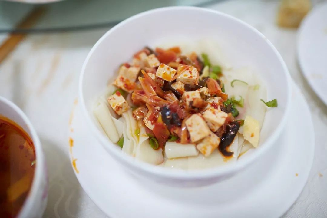 吃到嗓子眼的牛肉面,吃到嗓子眼的榴莲自助