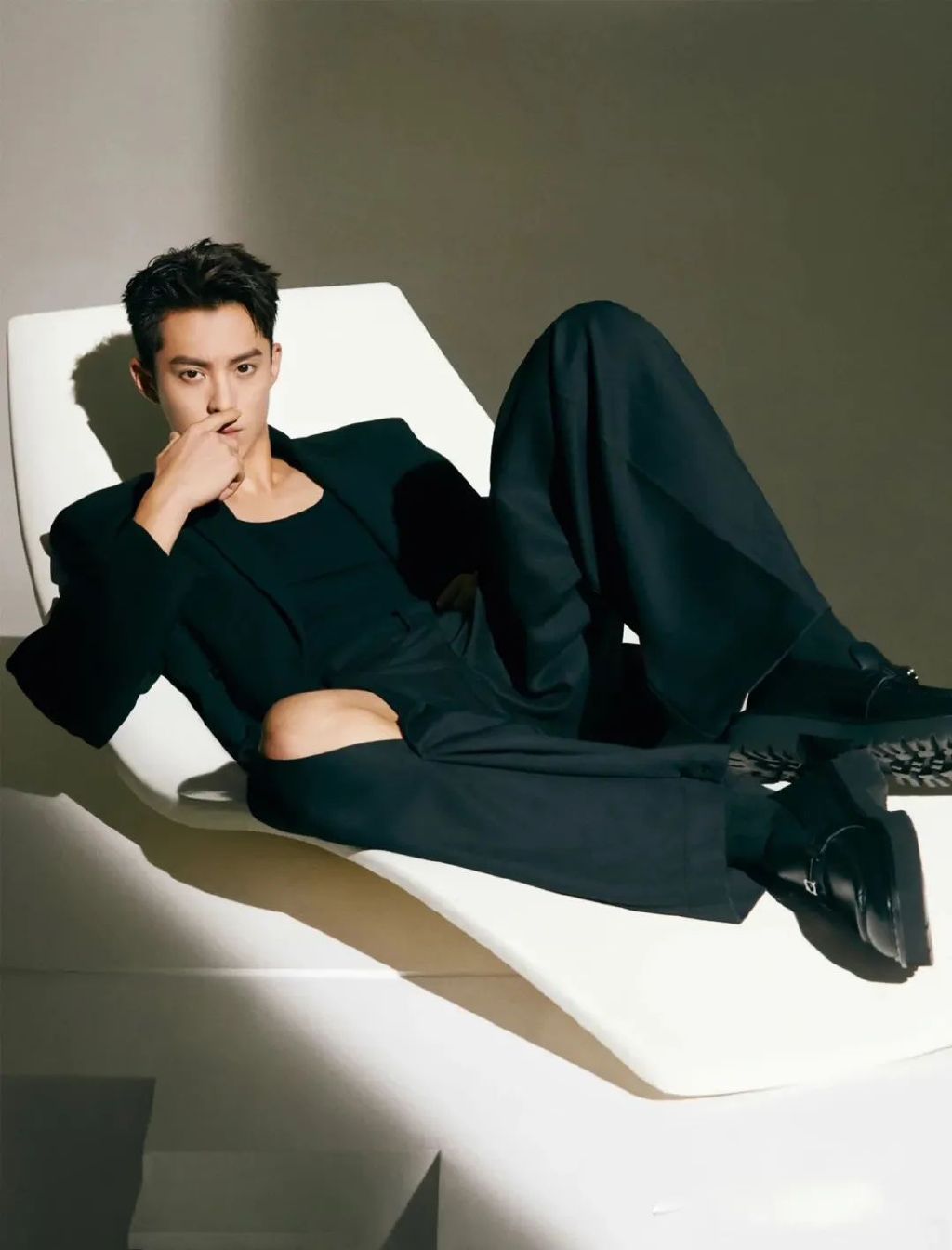 一款最帅气的男士发型,成熟男士头发稀少适合剪什么发型