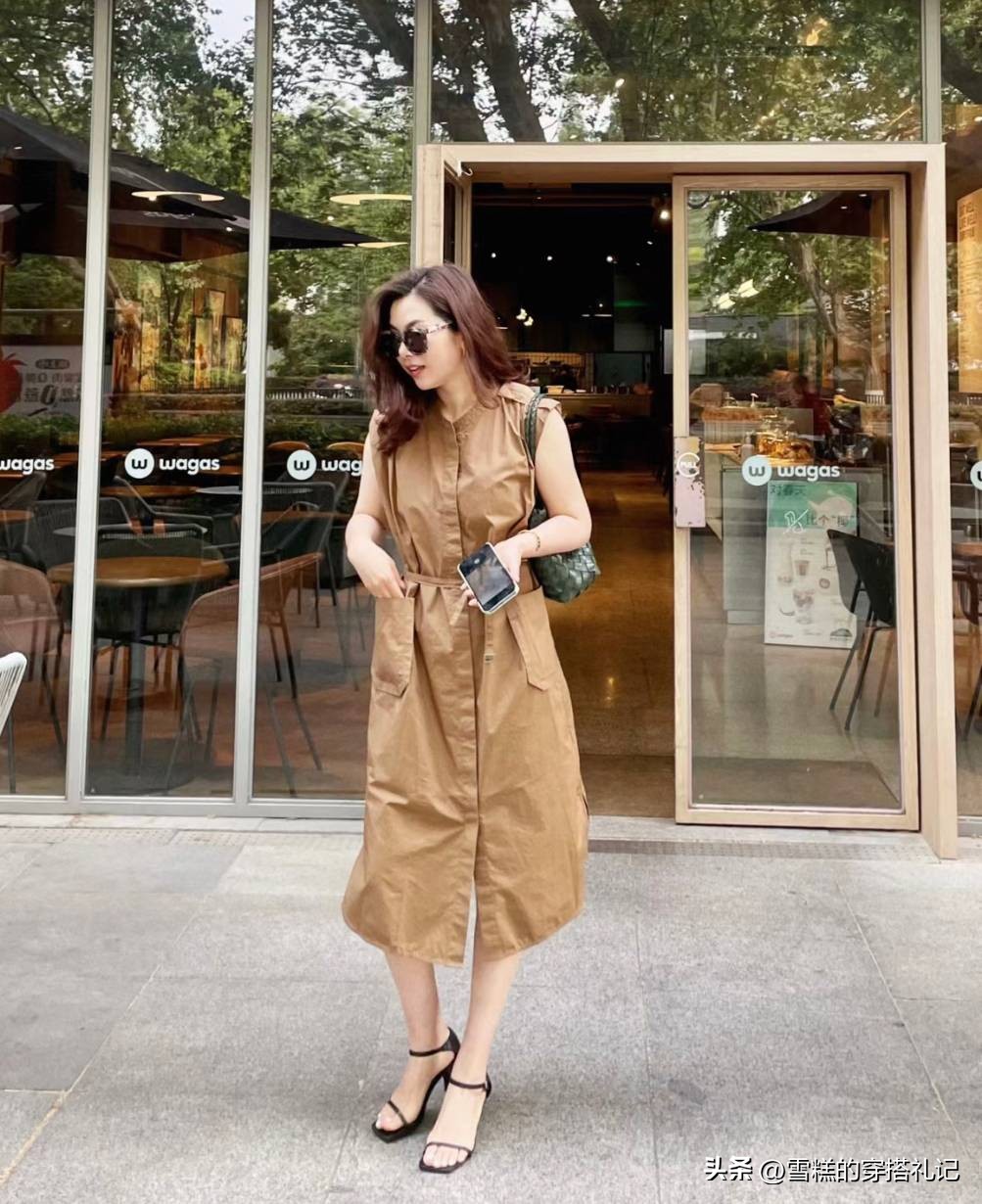 别再穿黑白灰了这样穿超级减龄,偏黑的女生穿什么风格显白