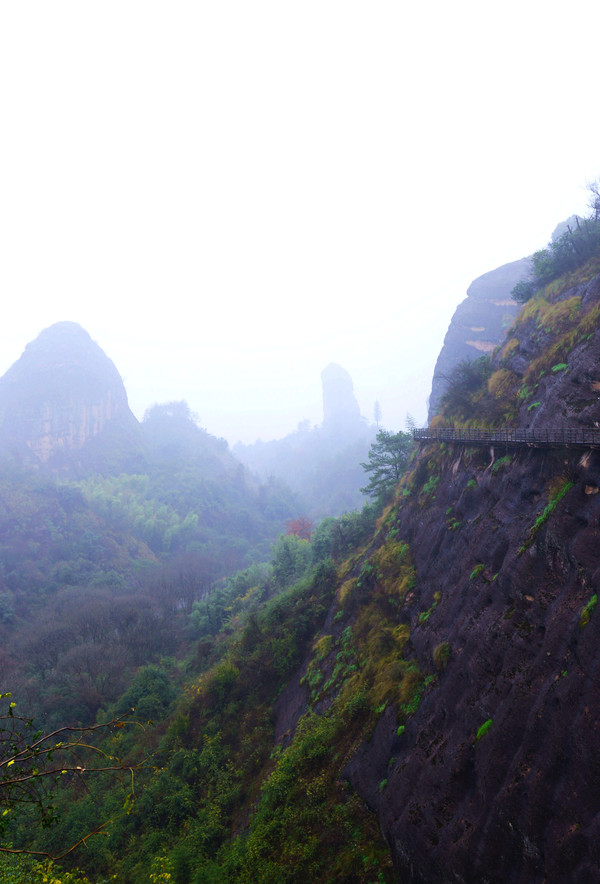 问道龙虎山，观“天下三绝”，“道教第一山”碧水丹霞入画来
