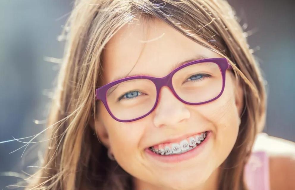 小孩牙齿参差不齐几岁矫正比较好,儿童牙齿不齐需要早期干预