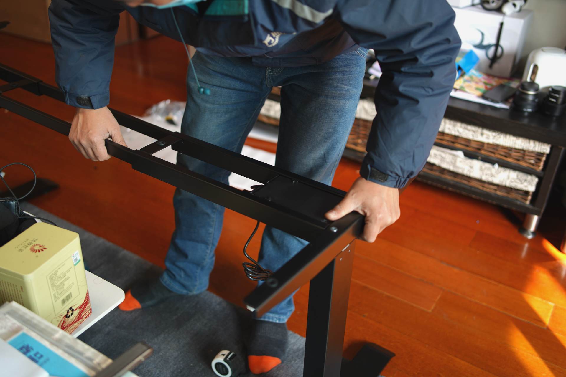 男人谁不喜欢一张大大的书桌,智芯1.8M实木升降桌那是真的爱