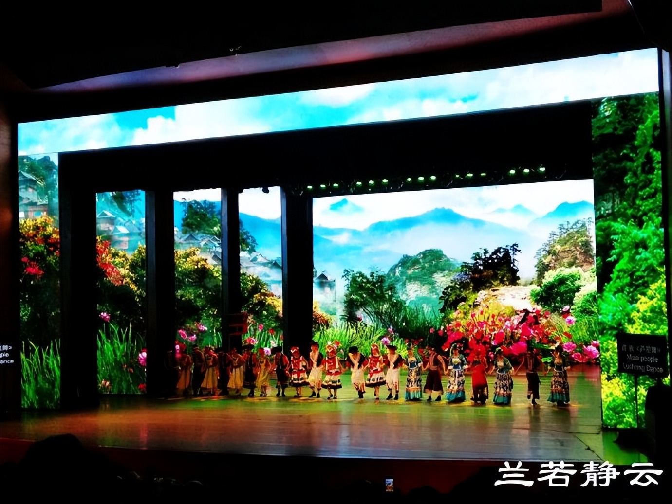 贵阳多彩贵州位置,贵阳多彩贵州城风景区