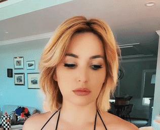 卖屁的女网红现在改卖胸部的汗了，一天能赚3万块