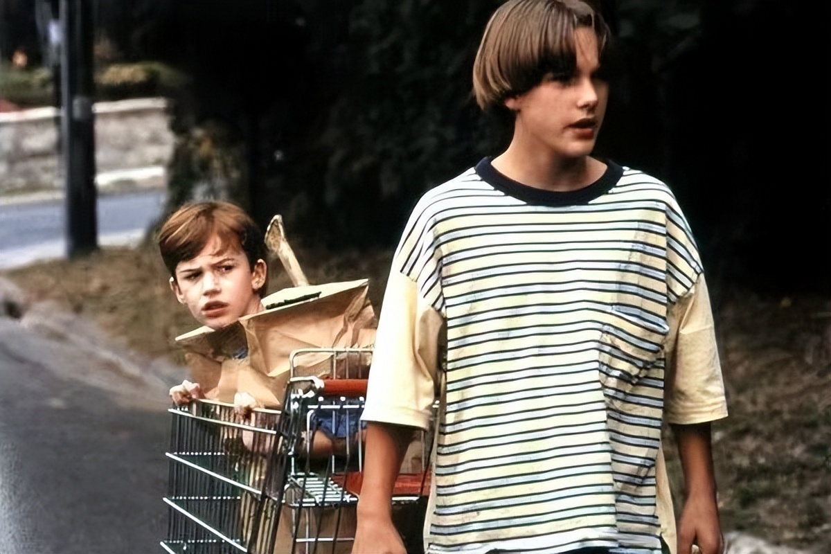 鳄鱼波鞋走天涯完整版在哪可以看,鳄鱼波鞋走天涯影片整体拍摄风格