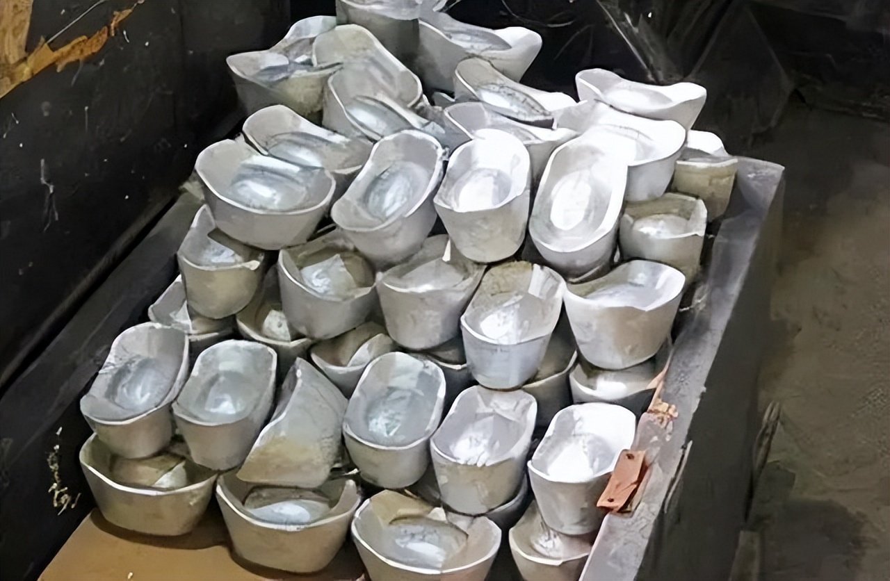 清朝正一品官员是什么级别,正一品官员有什么待遇