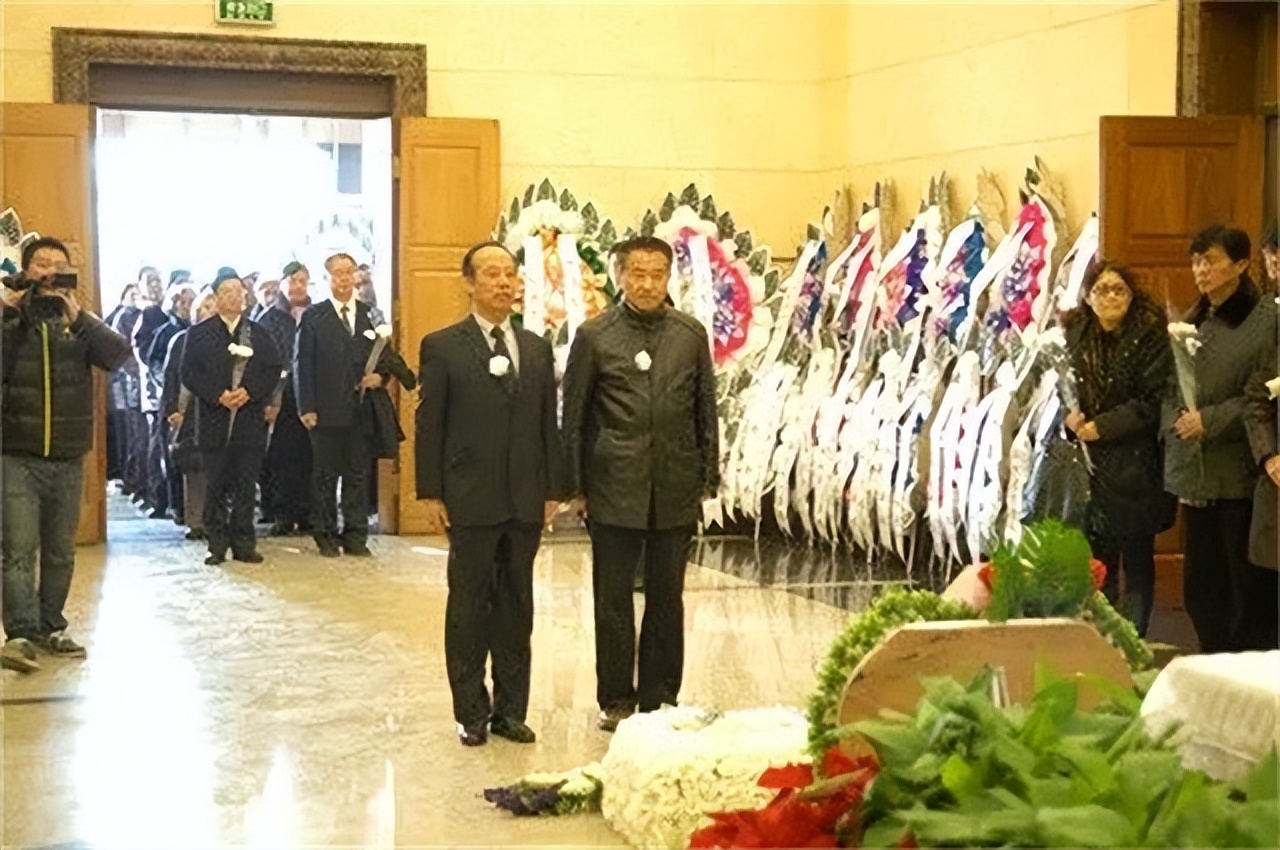 王平：逝世原因令人心酸，葬礼上姜昆蔡明含泪送别