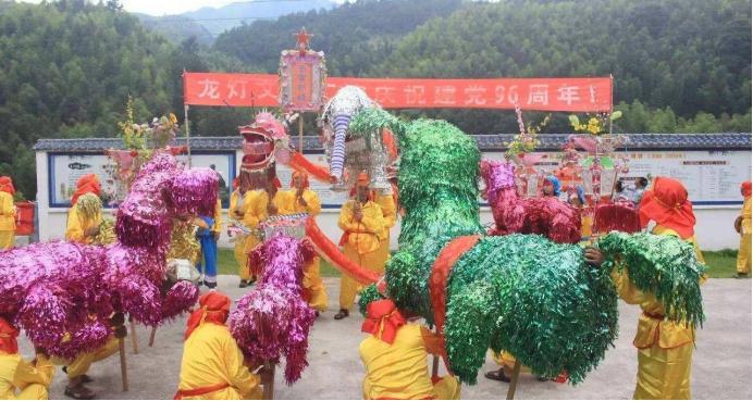 九狮拜象,是赣南客家人年俗,没出过宰相和皇帝的姓氏不能举办