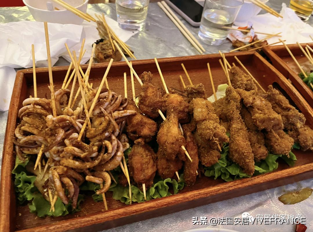 走起喝羊肉汤嘛！烤鱼毛血旺，还有生煎小面