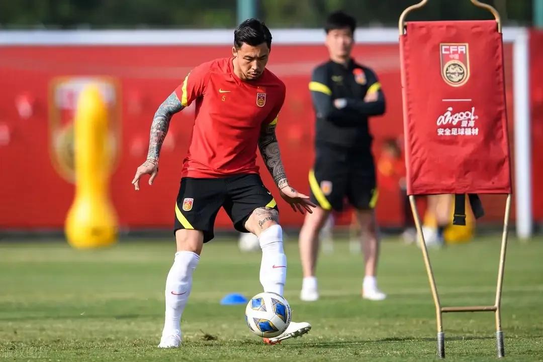 张琳芃是亚洲顶级右后卫吗,亚洲第一边后卫张琳芃乌龙