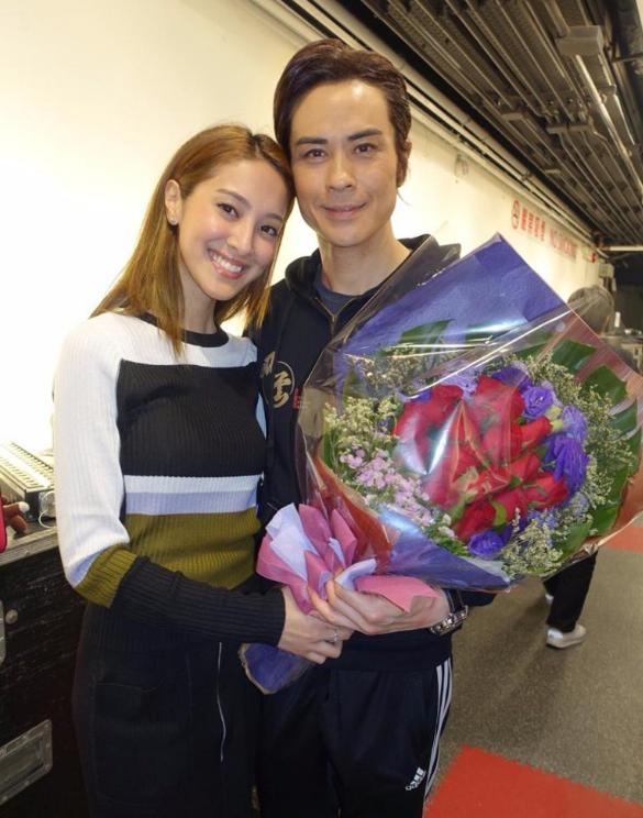 嫁入豪门从不炫富的三位女明星,娱乐圈钻戒最豪华的女明星