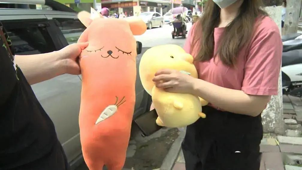 街边扫码送玩具娃娃当心被骗,扫码送娃娃行为犯法吗