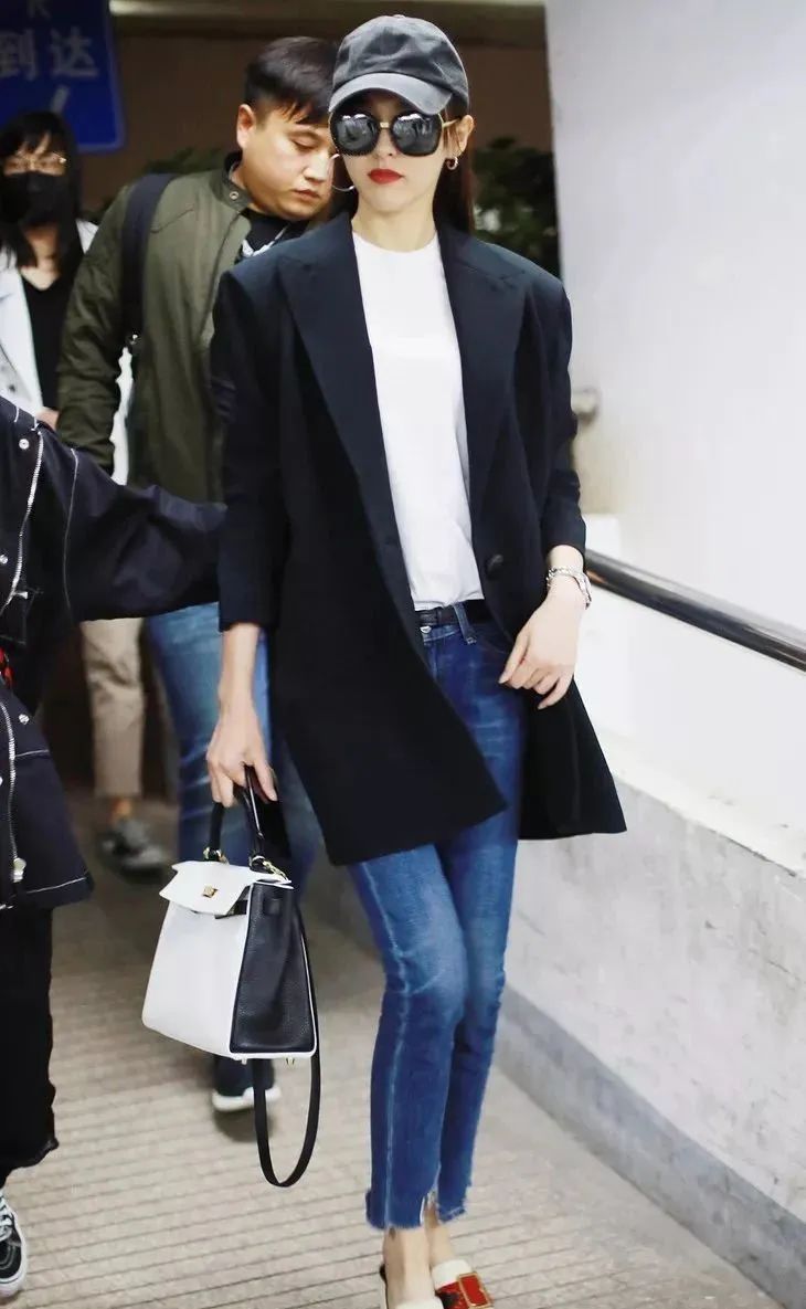 唐嫣在机场时背的焦糖色包,唐嫣曾经用过哪些包包