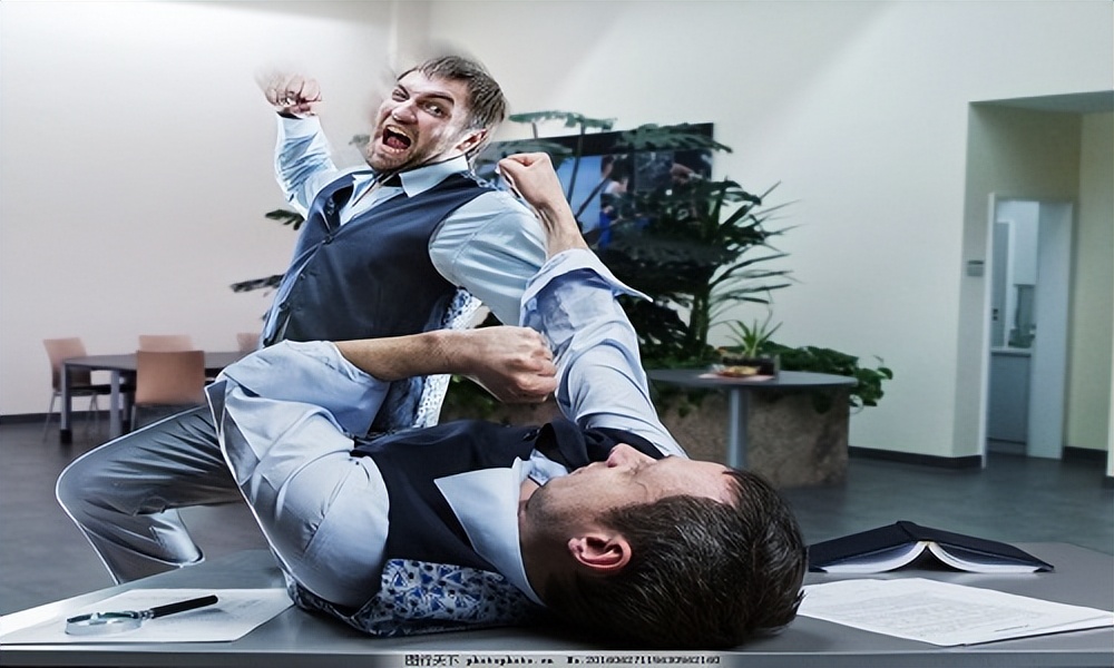 保安被打成轻微伤怎么赔偿,保安劝架被打伤怎么赔偿