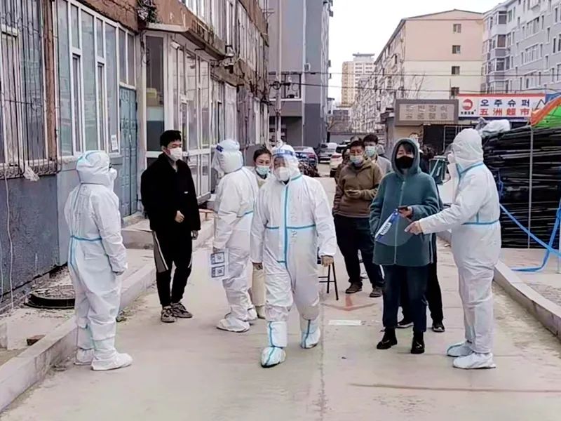 政法干警抗击疫情,疫情防控中全市政法机关冲锋陷阵