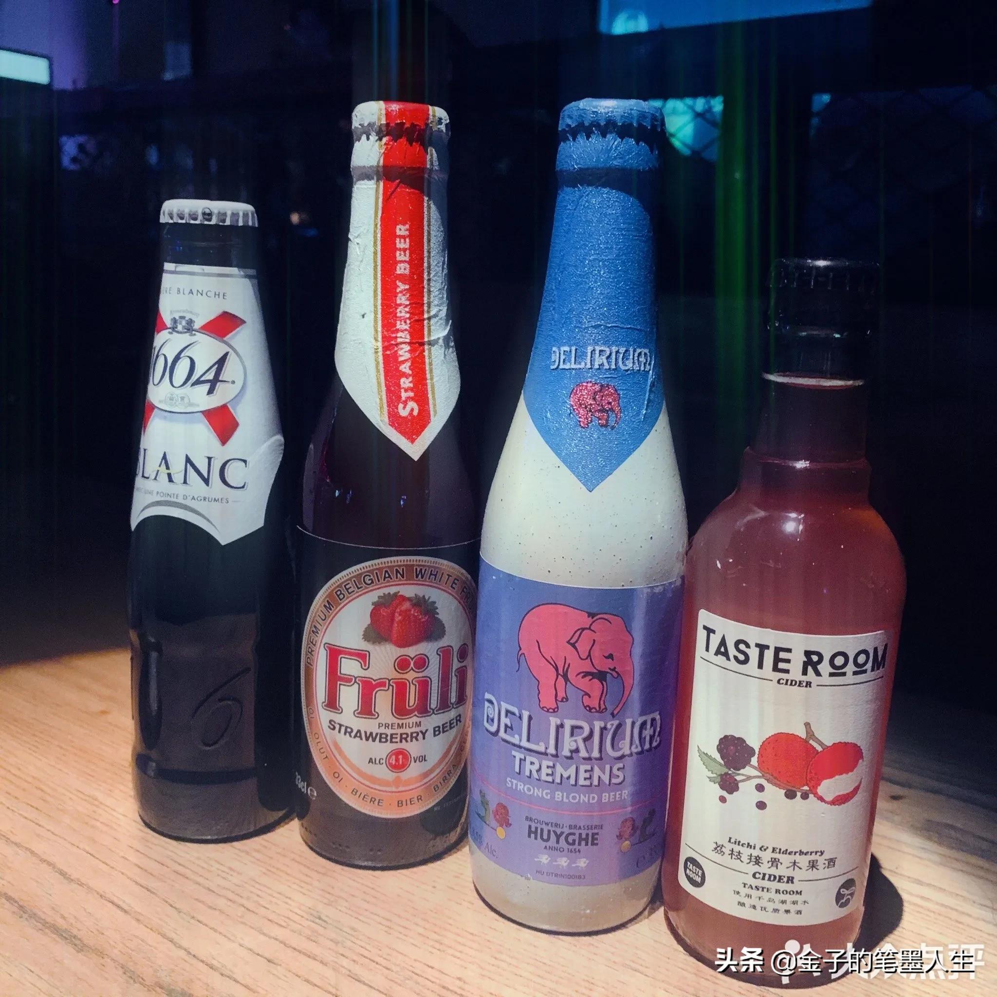 琳琅满目都是酒，一眼望去全是人，传说中的天堂酒吧超市