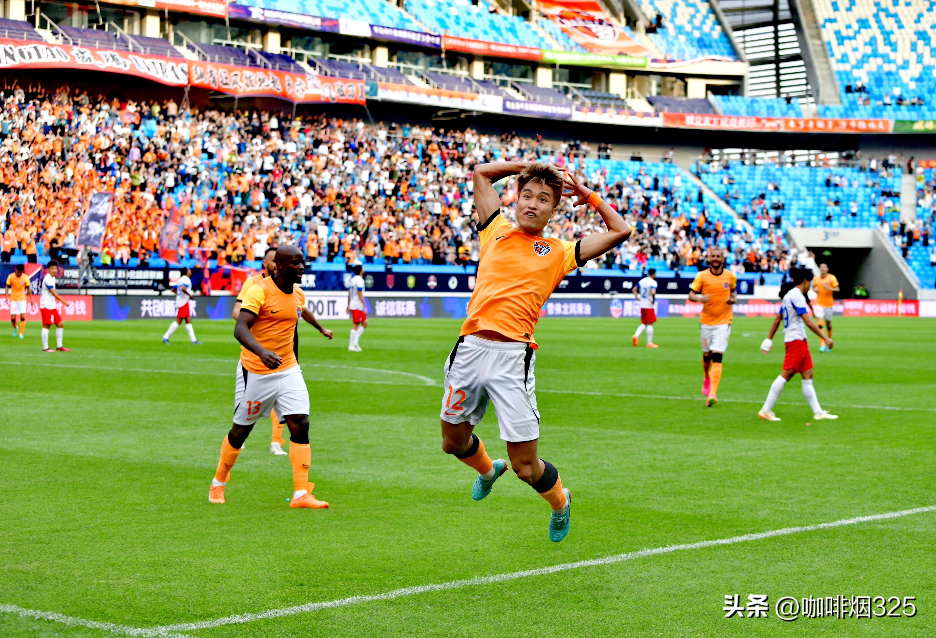 泰山海牛球迷齐鲁德比激情碰撞,齐鲁德比海牛0比1泰山