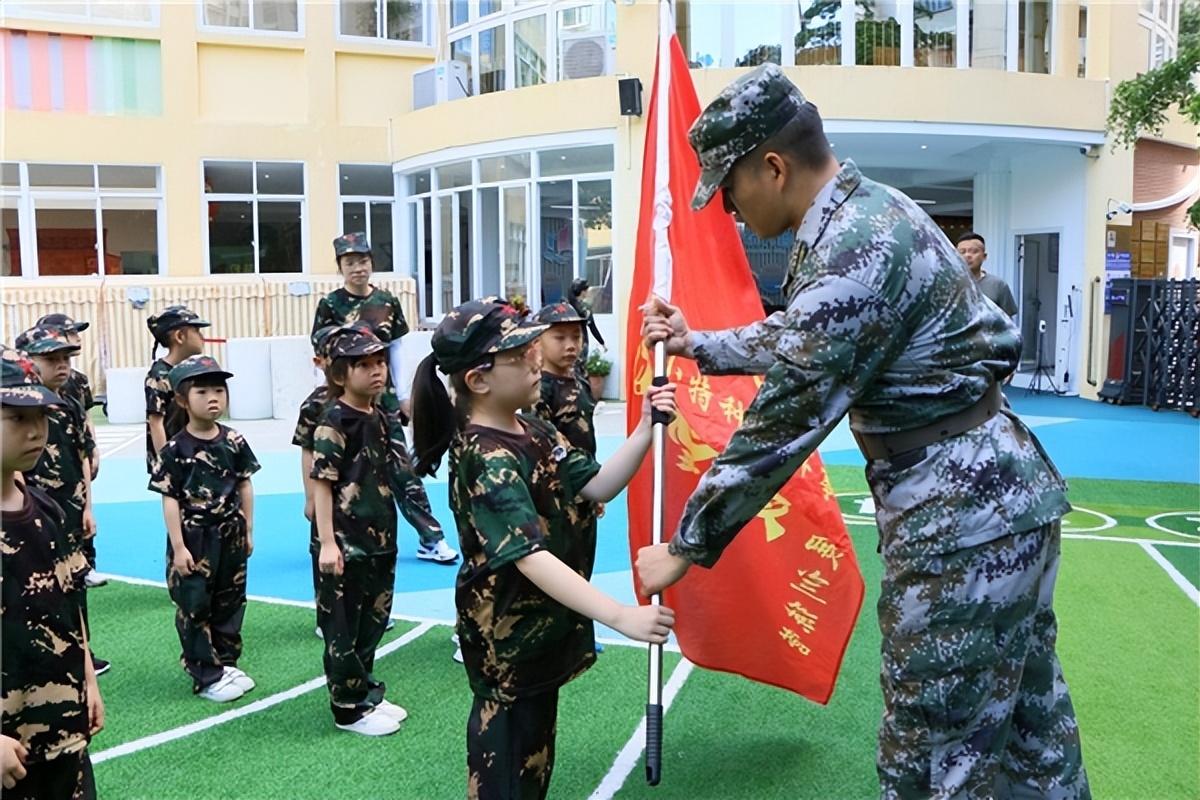 童心向*党**我是中国娃娃兵——丰泽区东海实幼举办“童心向*党**”2023届大班军事体验游戏活动