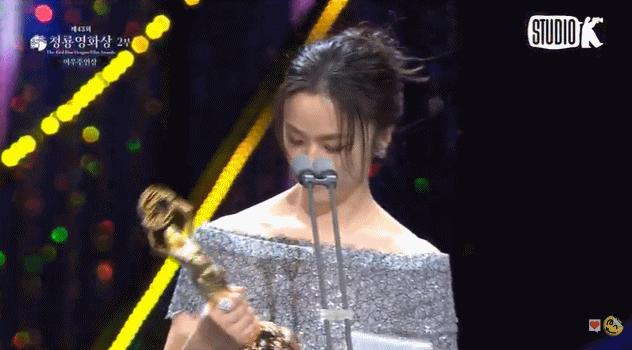 2天8个瓜：俩娃的爹出轨、女星当小三、79岁老头猥亵，个个毁三观