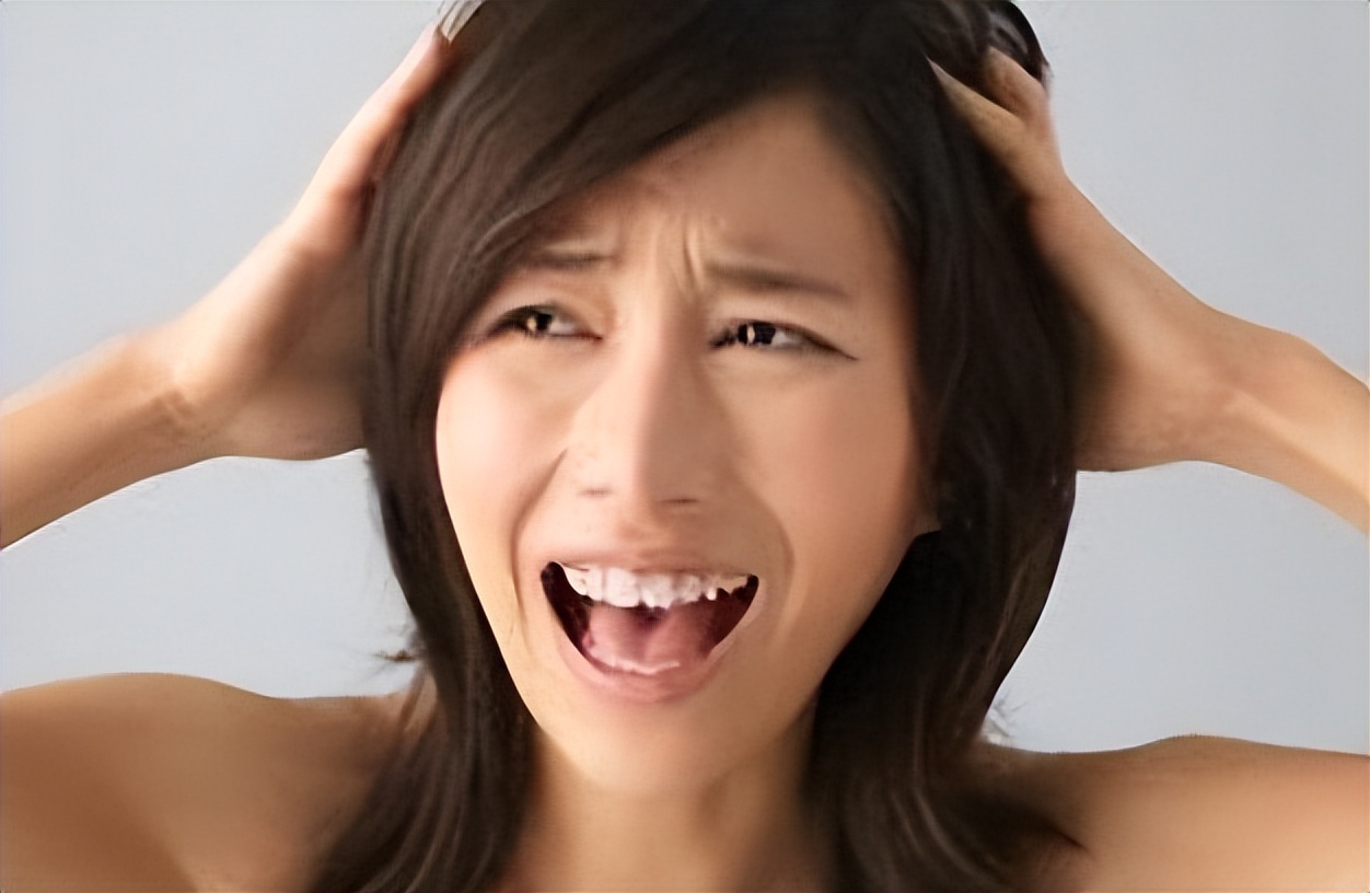 46岁大姐棋牌室感染HPV，“肉芽”长满脖子，劝告：四件事要少做